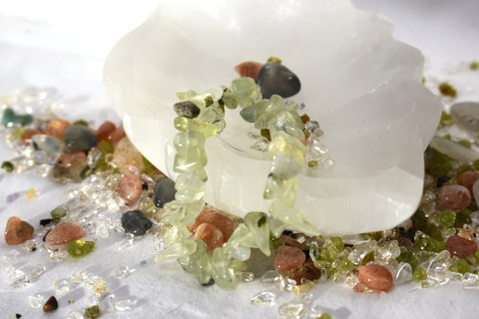 Prehnite with Epidote Chip Stone Bracelet